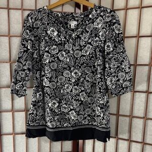 Croft & Barrow Black and White Floral Blouse PTP 19.5 inches